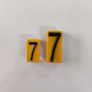 Kostka do tabliczki wymiennej cyfra"7"duża ST-IGG-1004:2015